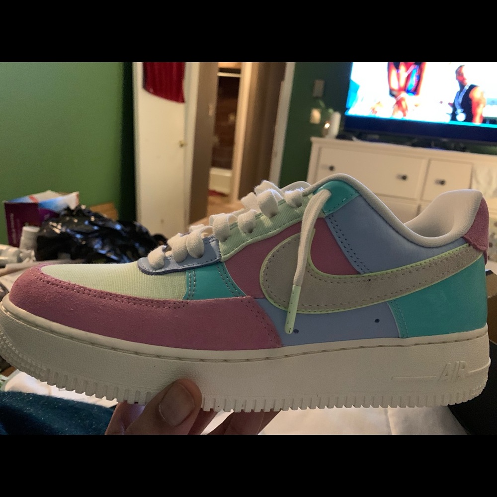 Sneakers - Picture 5 of 8